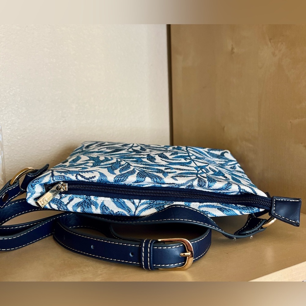 Signare William Morris Willow Bough Blue Tapestry Crossbody Bag - Picture 5 of 10